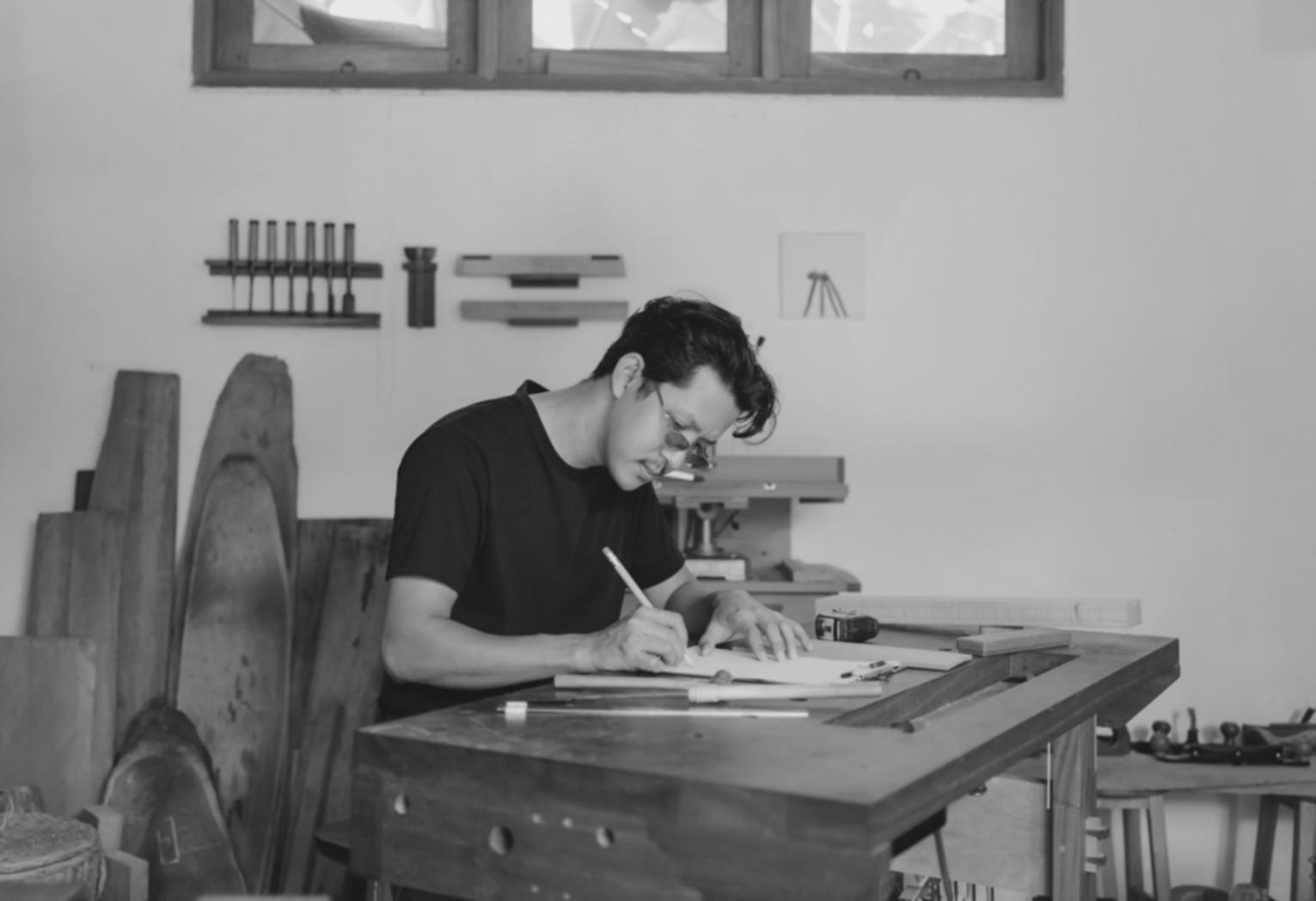 Atelier de dessin avec matériel artistique professionnel