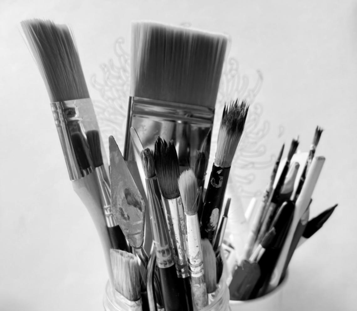 Atelier de dessin avec outils artistiques